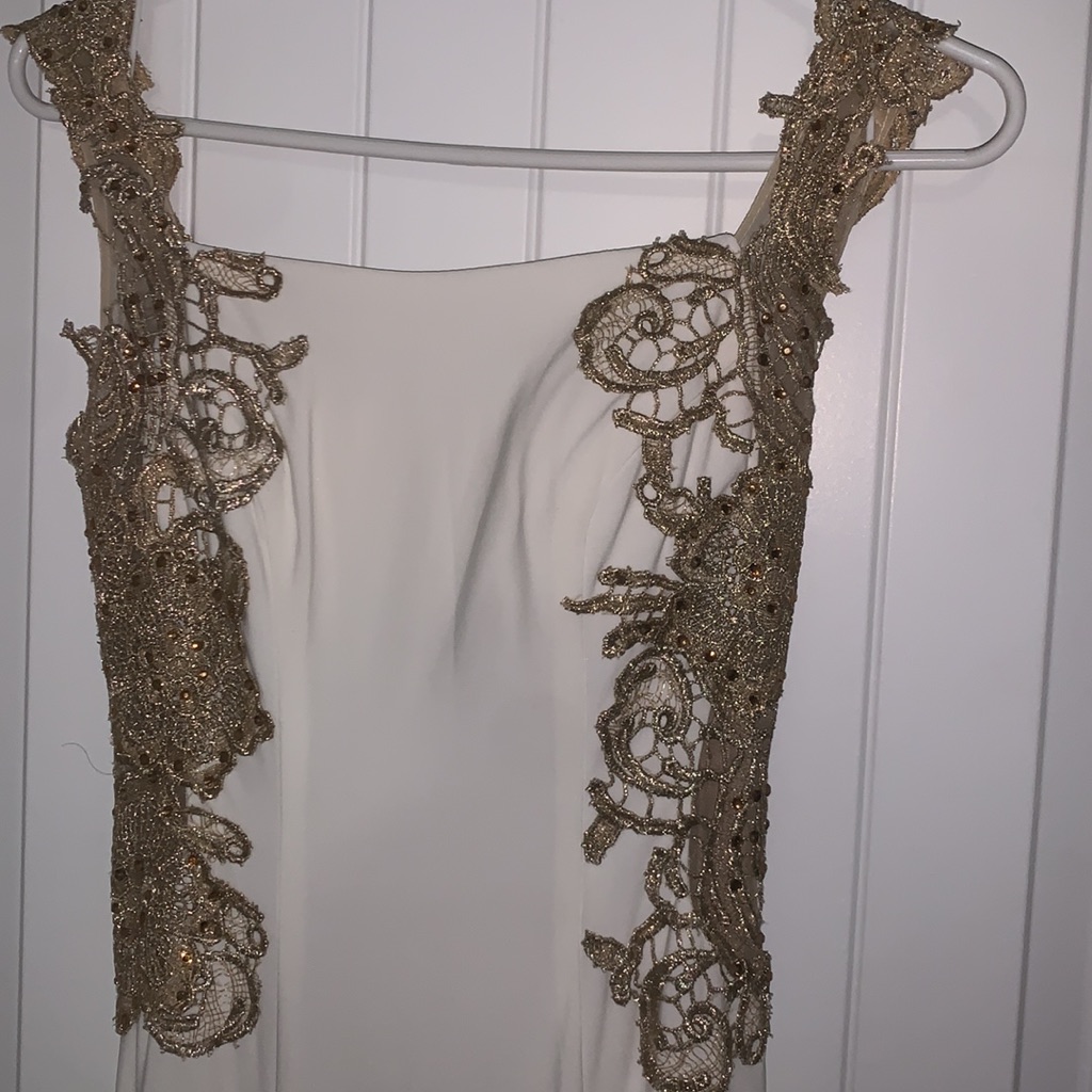 Gorgeous Embroidered Dave And Johnny Silky White Formal Gown